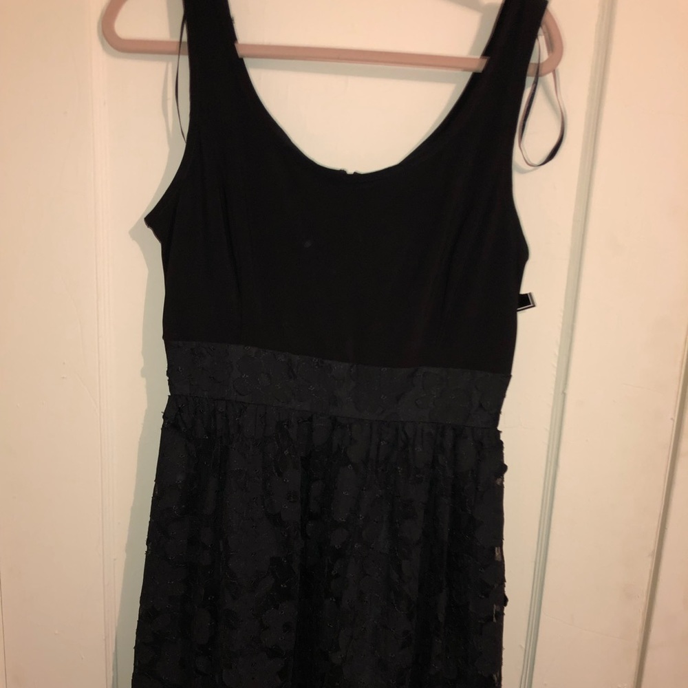 Fun black dress w flower detail